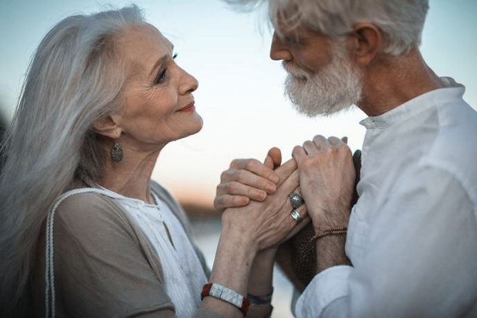 russian-photographer-makes-wonderful-photos-with-an-elderly-couple-showing-that-love-transcends-time-597104a0c49a5__880-688x459